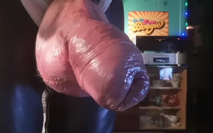 Monster_Meat_: Kinky pumping game plus bulging show in lingerie with leather...