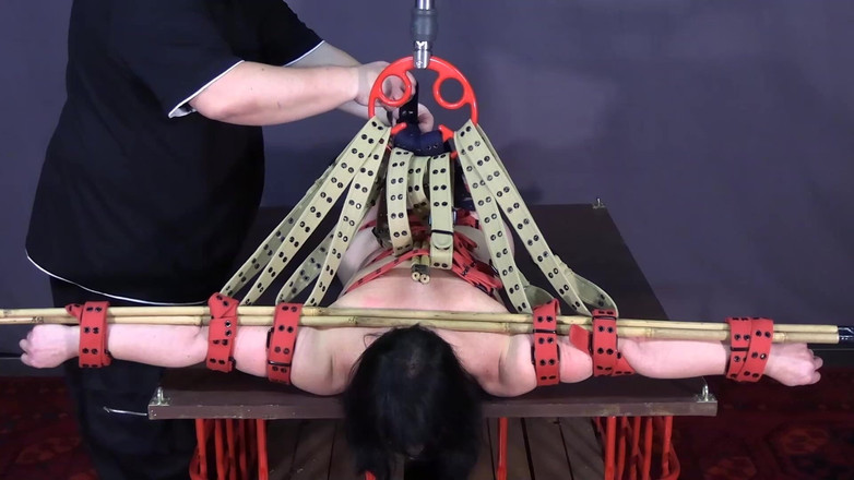 Yvette xtreme: Gürtel Bondage - the Flying Cruzifix