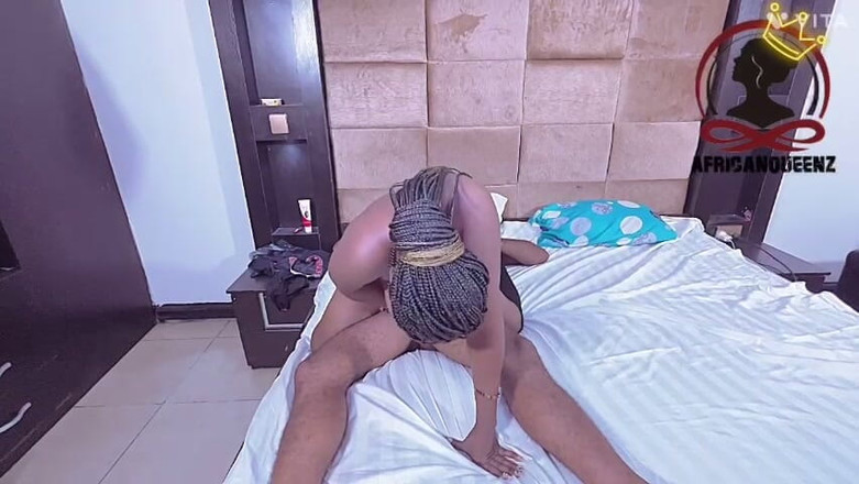 Africankween: 쪼이는 보지에 거대한 자지를 따먹는 Lil Comfy