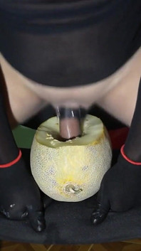 Gli ho dato una zucca come segno di rifiuto, ma all'improvviso l'ha scopata