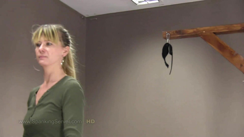 Spanking Server: Brunette Amber bare back whip