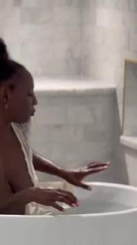 Sultry Soak: Usikan mandi nakal Giana