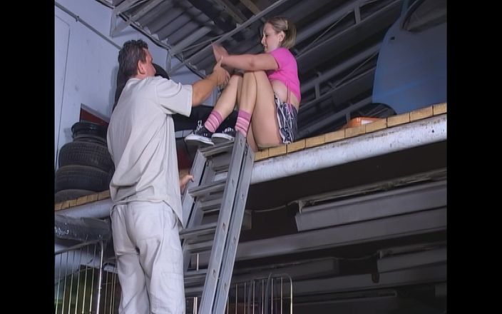 Piss Lover: Sexy holky milují chcaní a tvrdé trojkové šukání