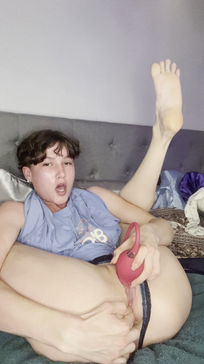 AhanuReed: Muncrat di sebelah pacarku