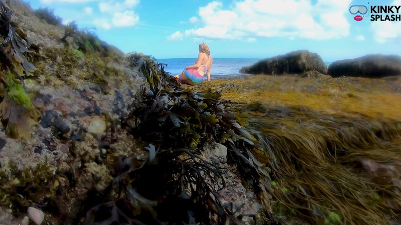 UKCuteGirl Lucy Lauren: Sirena vista! Encuentro mojado en cala perdida