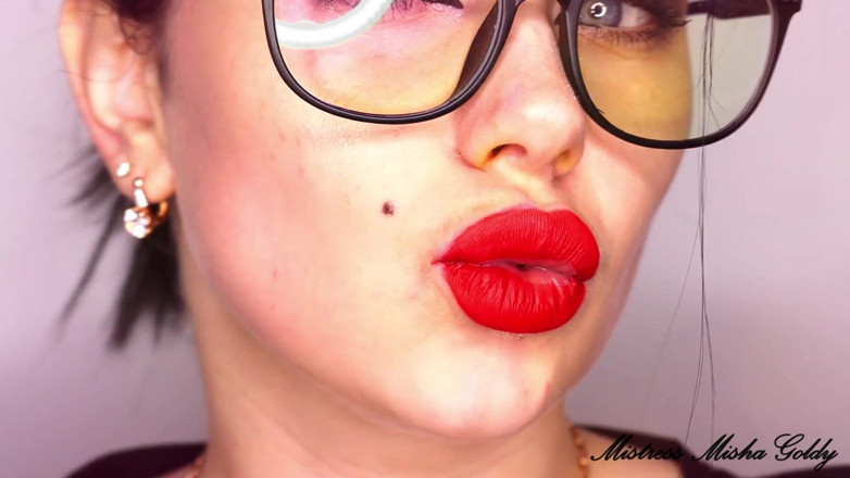 Goddess Misha Goldy: Du hast in der klasse abgewichst und dein lehrer begann...