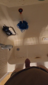 Pissen in die wanne.