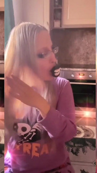 Asmr lång blond hårborstning