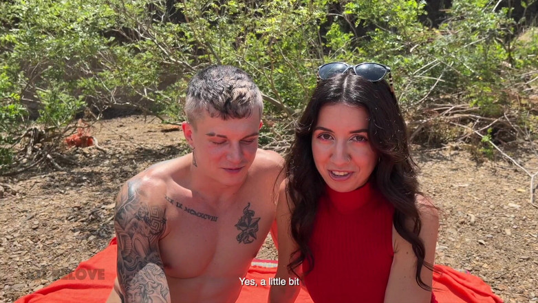 Kit Belove Straight: Dva muži potkali pár a ošukal svou přítelkyni přímo na...