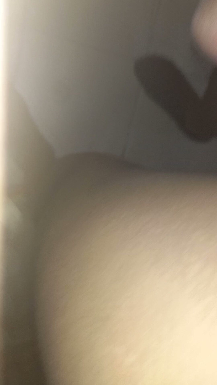Eatrella j: Ze wilde een iPhone en ze wilde haar kont