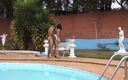 Vintage megastore: 수영장에서 마른 라틴계 창녀와 섹스하는 흑인 남자
