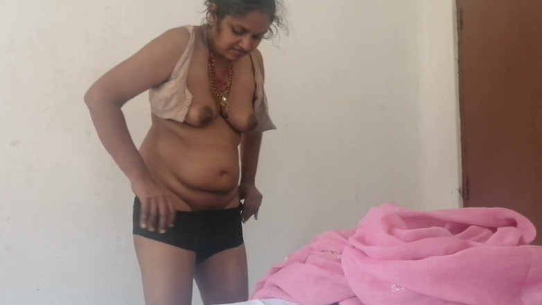 Tina Baby: Desi Bhabhi Caught Husbanf Is Fucking His Office Secretary She...