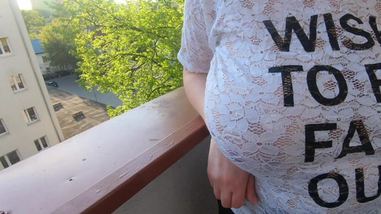 Lingerie Review: Przymierzając przezroczyste bluzki bez cenzury