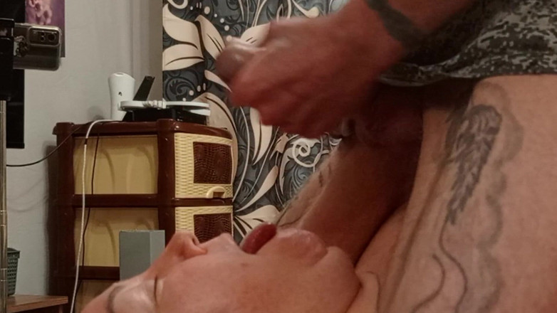 Zona901: Tôi đang sục cu của mình để cho hàng xóm của tôi ăn...