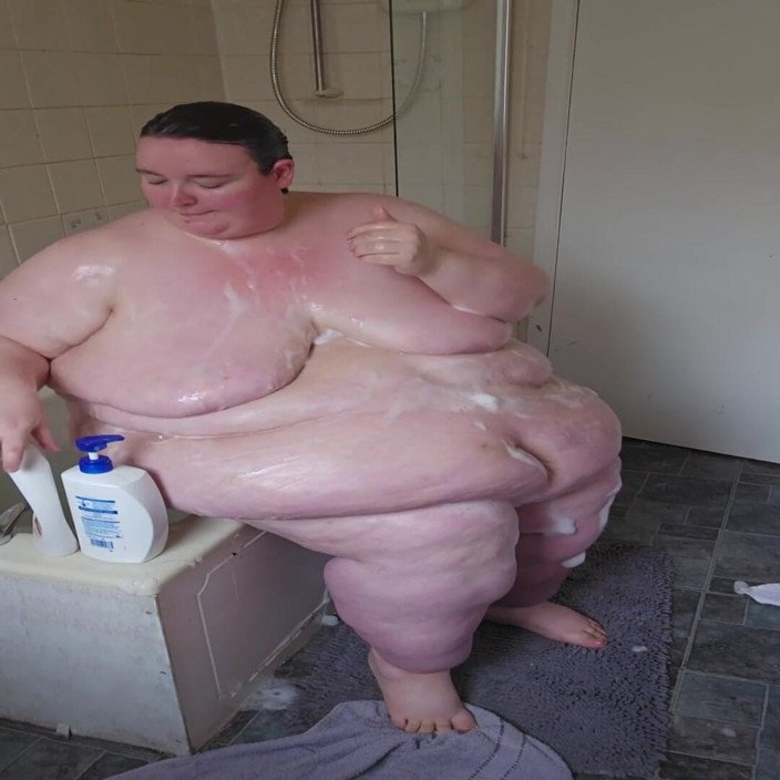 SSBBWLadyBrads: Cewek super semok ini bagian 2 di kamar mandi