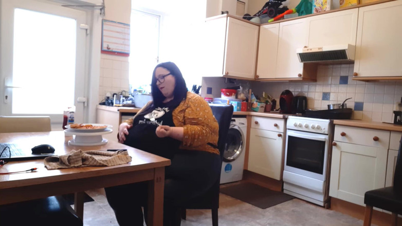 SSBBWLadyBrads: İri güzel kadın ssbbw fantezi yeme ve vücut büyümesi