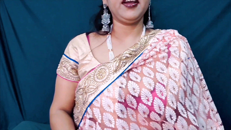 Sexykajalbhabhi: MILF จับได้ลูกเลี้ยงกำลังหีด แล้วช่วยให้เสร็จ