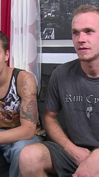 Tyler White et Romeo James baisent