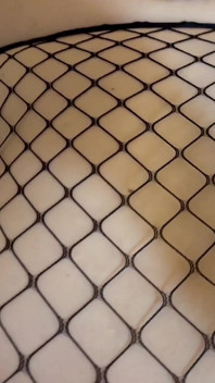POV: Fodendo a bunda da esposa infiel e gozando dentro dela enquanto meu amigo goza na boca - Milky Mari