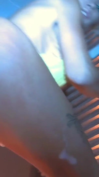 Sexy blonde grote tieten porno babe Delta White neukt grote zwarte lul dekhengst onder de douche