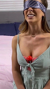 Sexy MILFka Cherie Deville šuká mého manžela