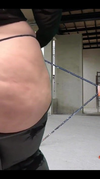 Grande fodendo a madrasta saltando o rabo em calças de ioga