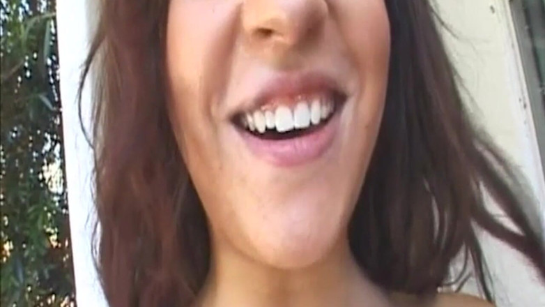 Crispy Teens: Mamă sexy brunetă țâțoasă udată în futai dur neglijaculat