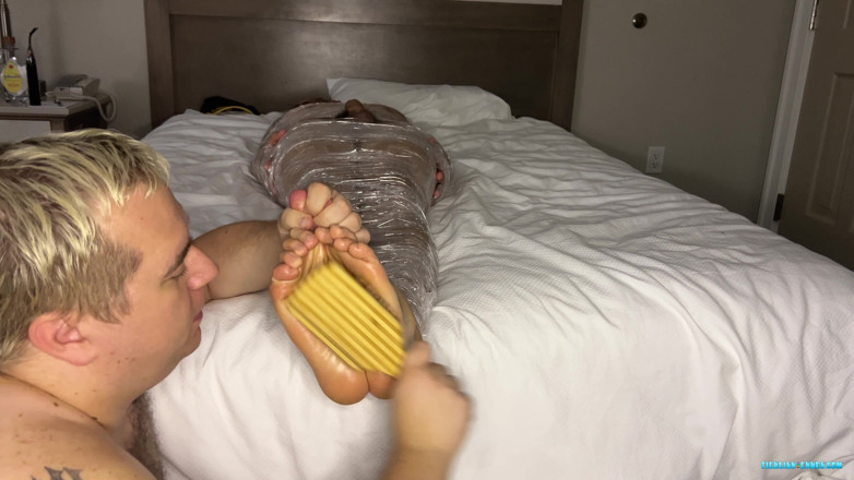 Ticklish Chubs: Alejandro mumifierad