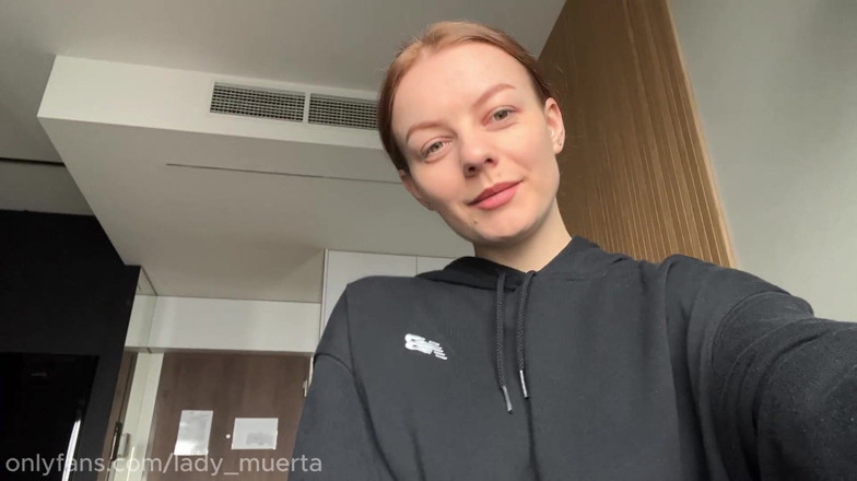 LadyInBad: Em primeiro plano - quente ruiva milf provoca e se masturba