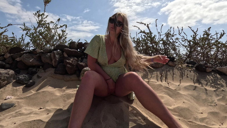 Emma Voyeur: Je Ne Peux Pas Le Tenir Et Faire Pipi Dans...