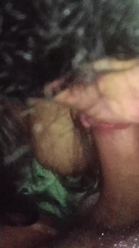Šukání obličeje s mojí novou přítelkyní pod prací celý obličej nahá Cutegirl4you