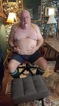 BeardaddyChub заставляет фаната выстрелить его порцией спермы!