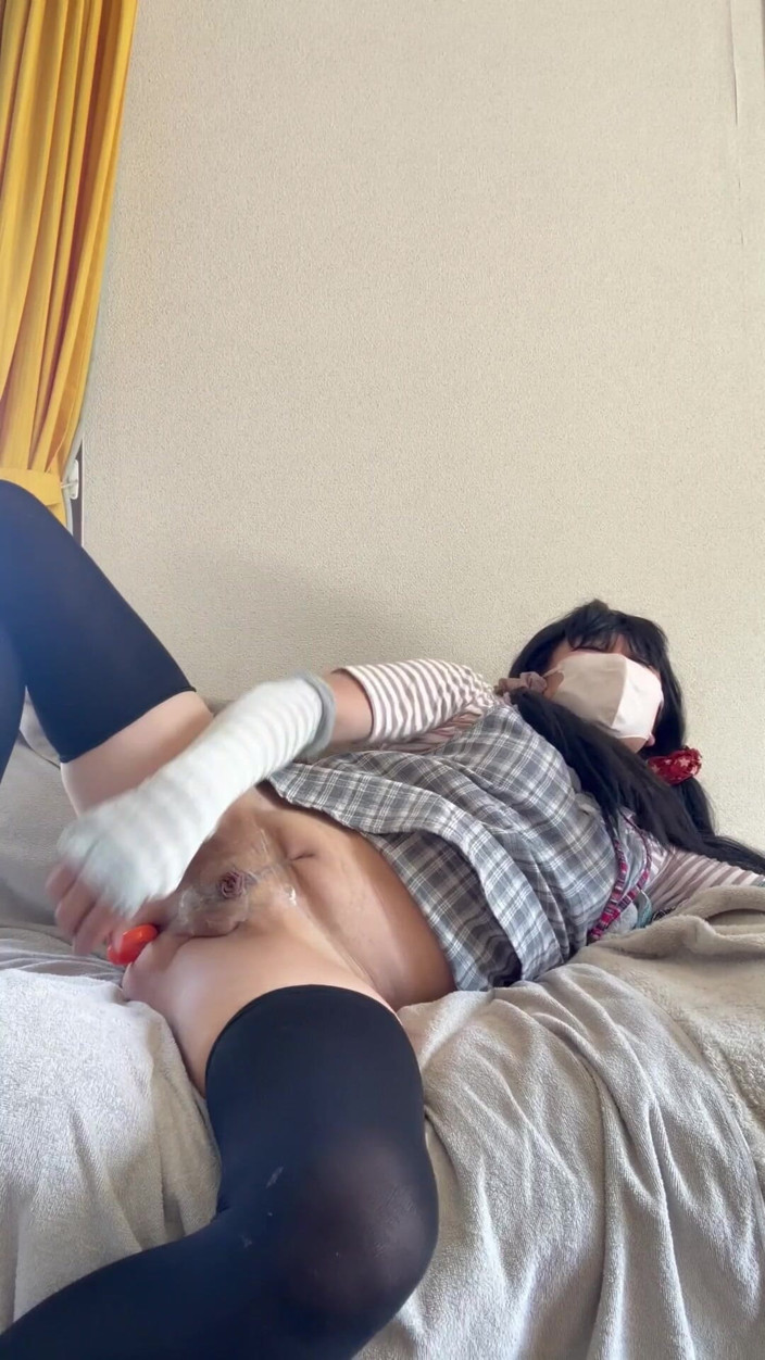 megu2002: No. 285: Anal Plug in the Daytime
