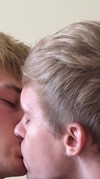 Guy with Big Cock Fuck Cute Twink's Tight Ass