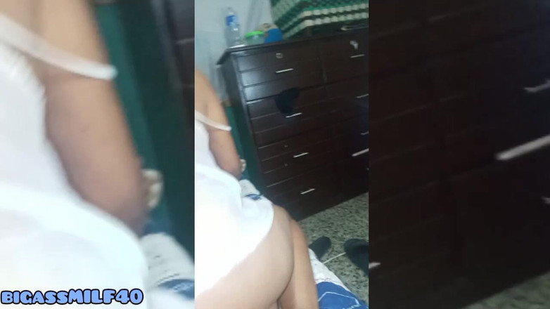 BigassMILF40: La mia matrigna cavalca il cazzo nero del figliastro quando...