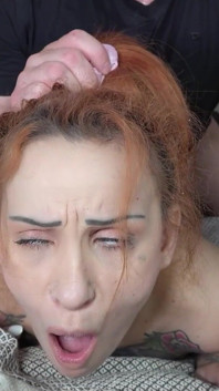 Niemiecka skaut - eye rolling orgazm seks dla rudowłosej suki Natasha Ink na castingu