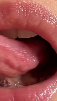 Giantess-Executrixx Menelan Awak Hidup