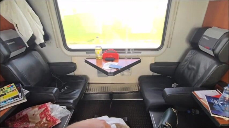 Christi: tren men pakra gaya - land chusaee