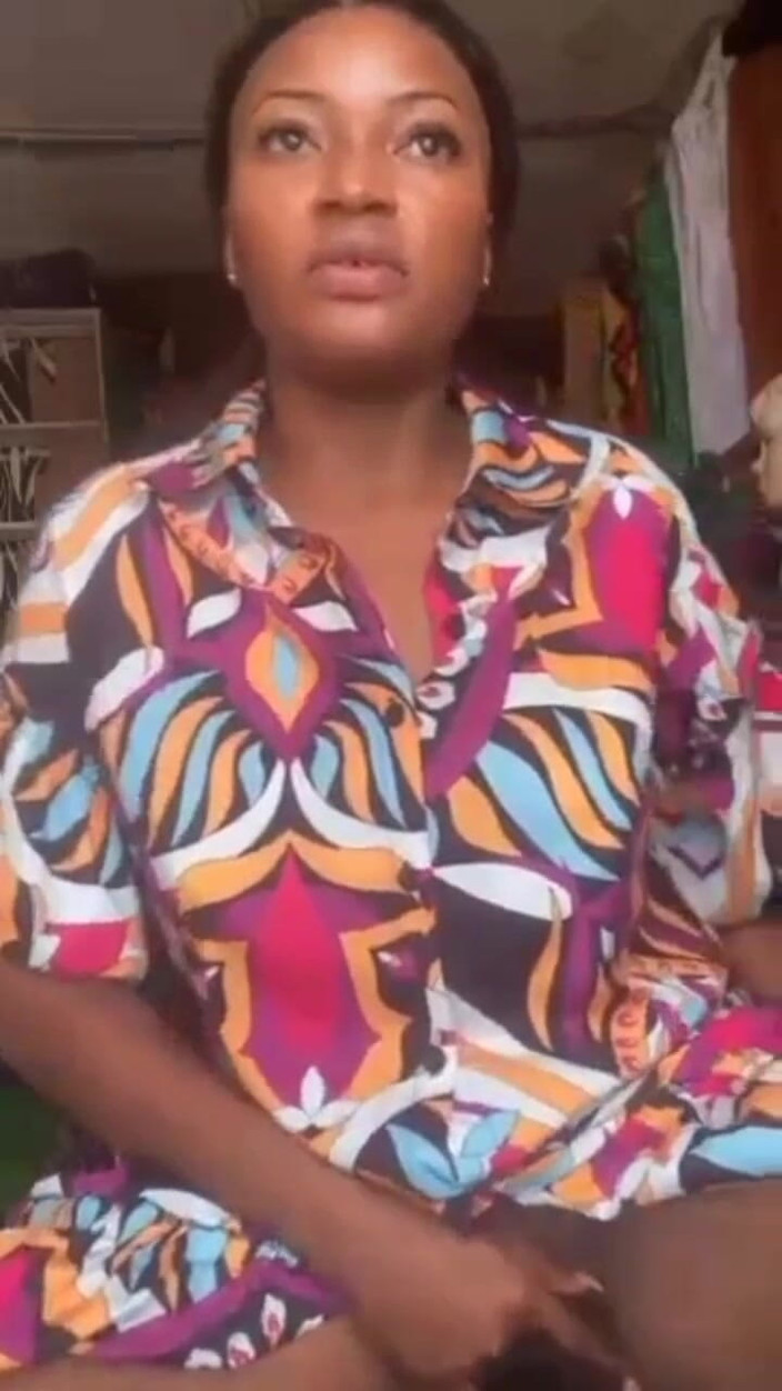 Me and my new slut: Збуджена мама мастурбує в своєму магазині, публічна мастурбація цукрової мами