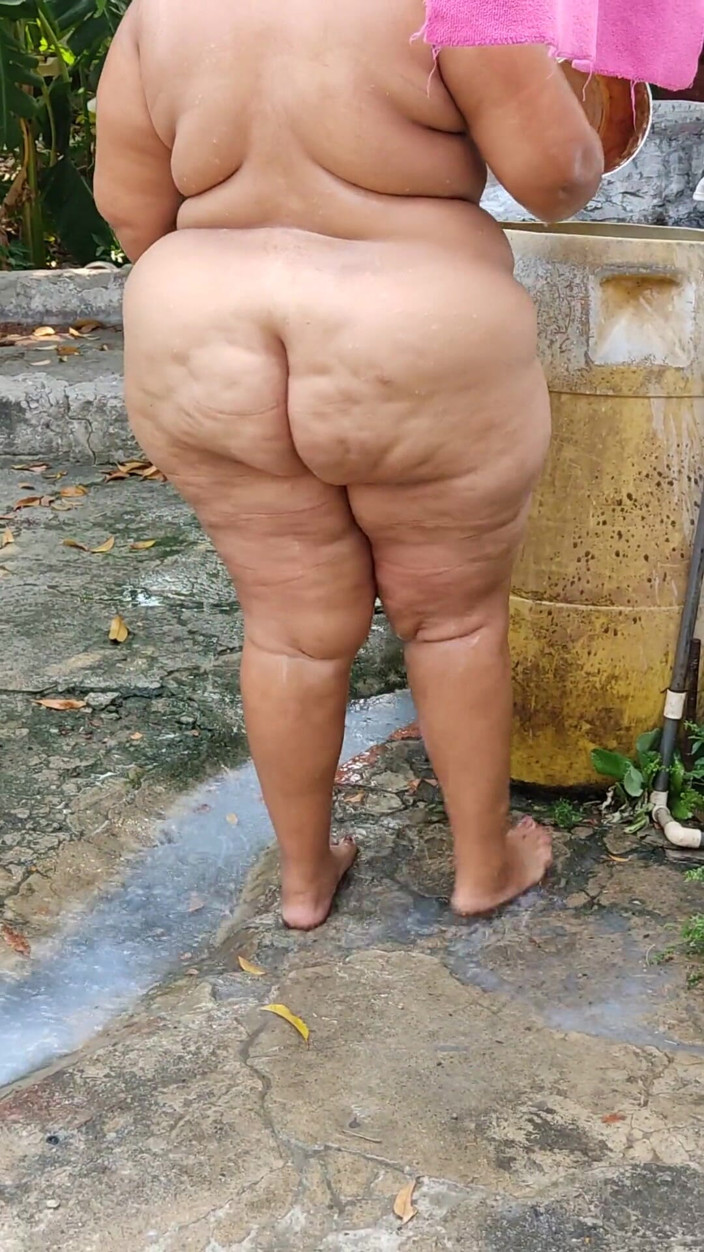 Gordita Culo Rico: My Stepson Spies on Me While I Bathe in the...