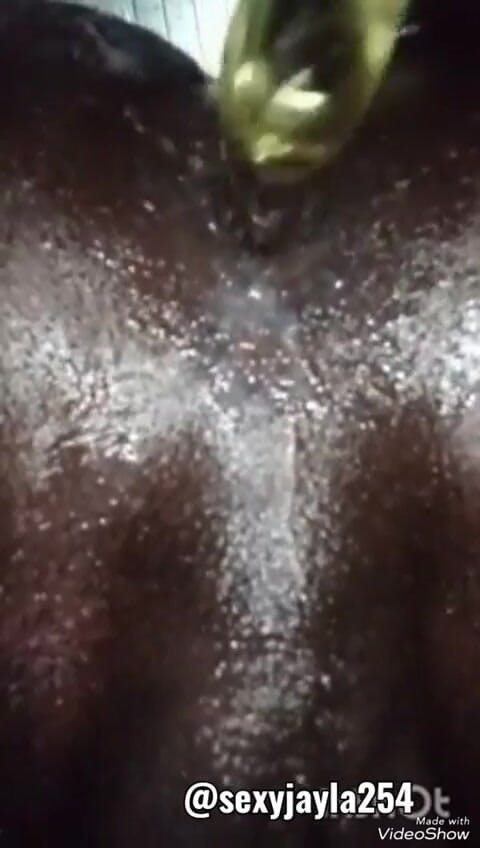 Sexyjayla254: Tesão fundo brincando com sua bunda grande e oleada preta