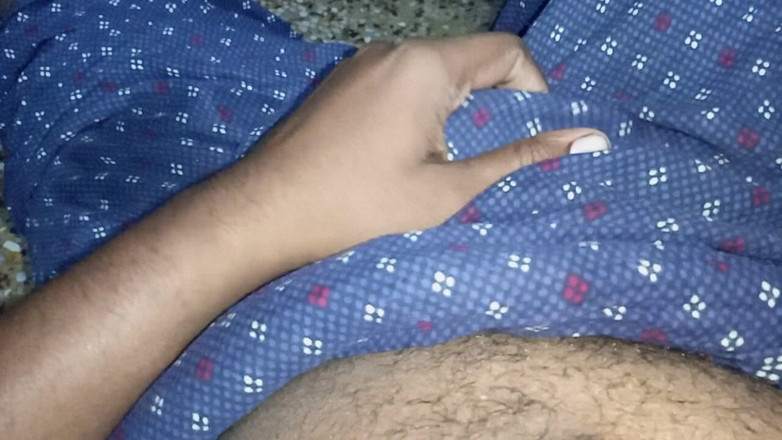 Sweet Indian cock: Băiat homosexual indian suge și linge țâțele