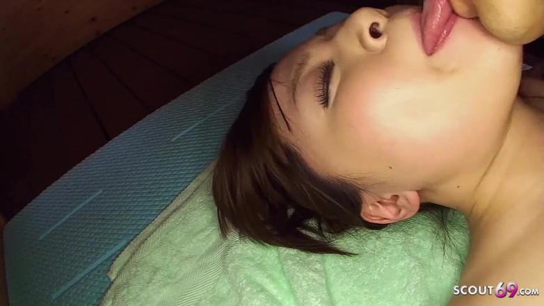 Asian porn collection: ステップお父さんfucks毛十代の日本の猫密かにと与えます彼女のザーメン