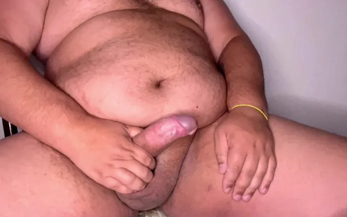 Ksanchez1203: Handjob Listening to Music