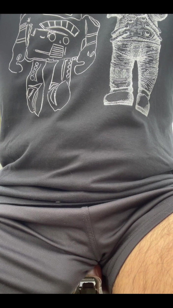 Japanese daddy: ただ膨らみを見せているだけ...