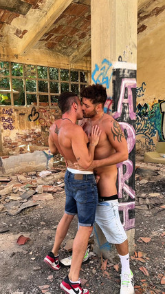 Carlos and Hector: Fucking Di Rumah Terbengkalai