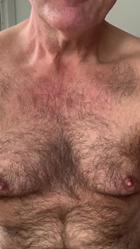 De hele dag door randend, besluit ik eindelijk klaar te komen. Verbaal, orgasme, klaarkomen
