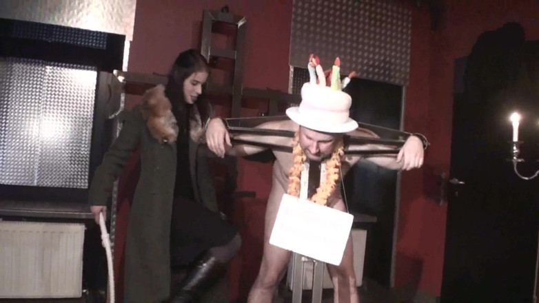 Femdom Austria: Freak Show 6 (com Joschi)