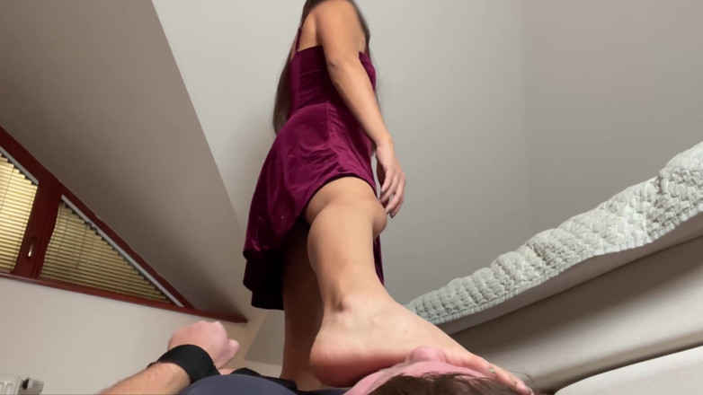 Mean Asian Wife: Ayakla öğürüyor bağlı köle