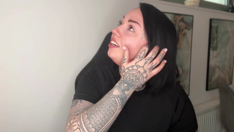 Miss Valentina: Executrixxx - fantasi pemerasan